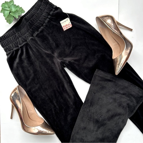 Free People Movement Take the Lead Velour Velvet Flare Pants Size XS Black NWT - Picture 2 of 10
